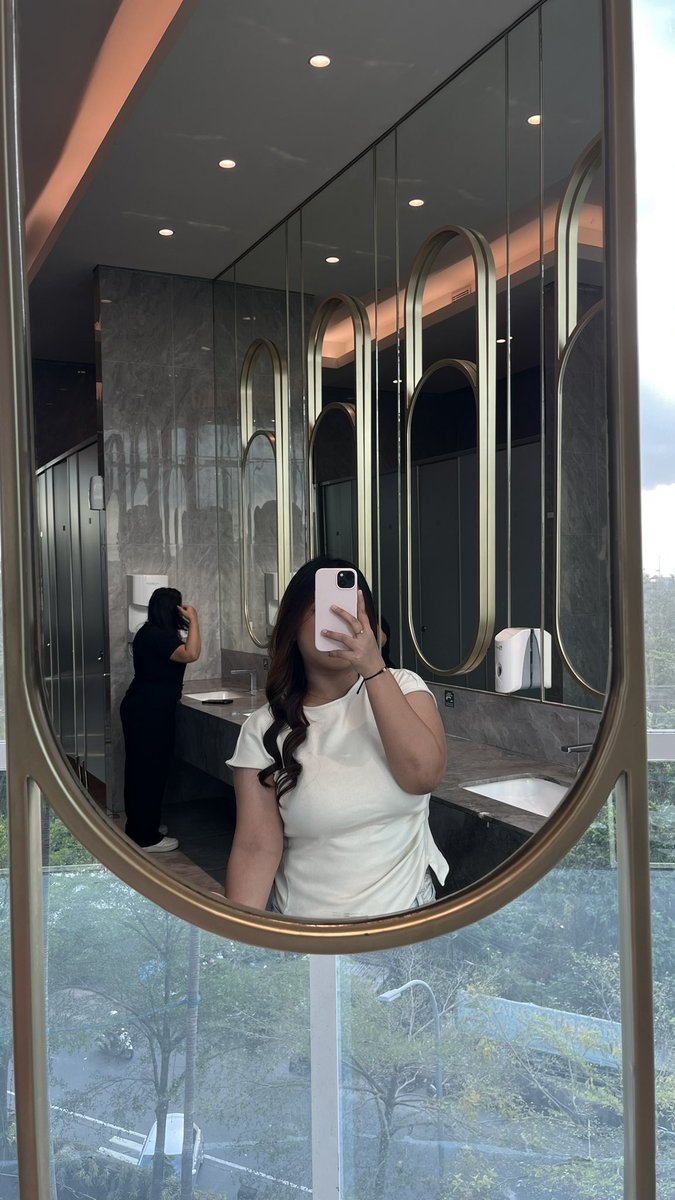 zhuxsin's tweet photo. absen mirror selfie https://t.co/WHIP60ulwg