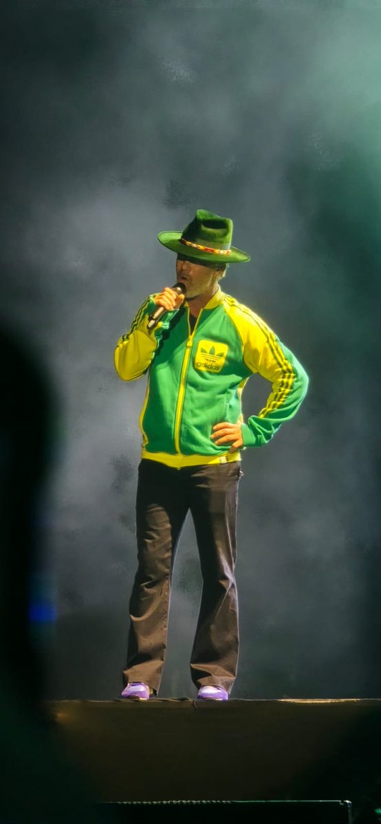 gulliverrot's tweet photo. eu vi esse homem pessoalmente, eu nunca fiquei tão feliz! https://t.co/XQjQTpdxrb