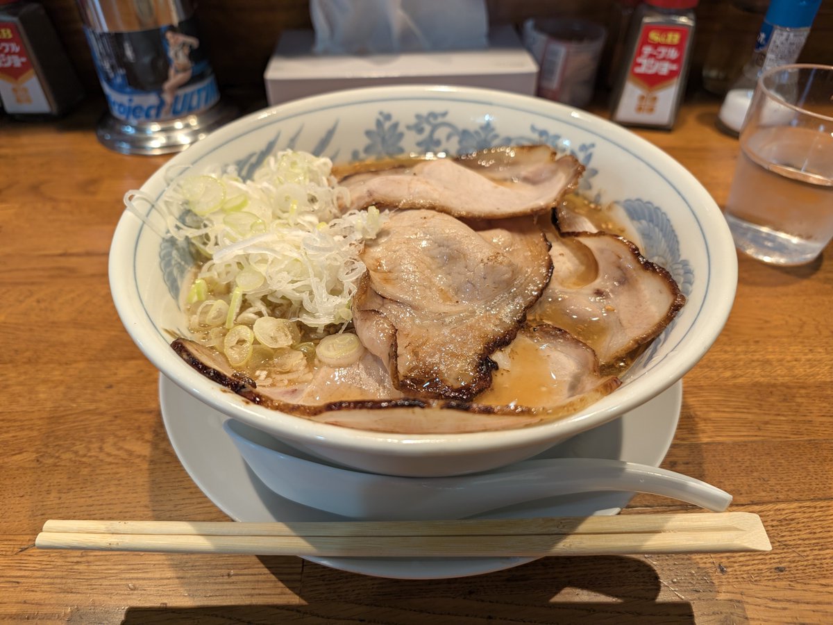 Actor_Akihiro_Y's tweet photo. 米子のラーメン屋さんあさがお
前回は激辛にしたので今回は普通の味噌ラーメンに焼豚追加
牛骨がうまい😋
次回はまた激辛たべる https://t.co/Ztp5XZJb38