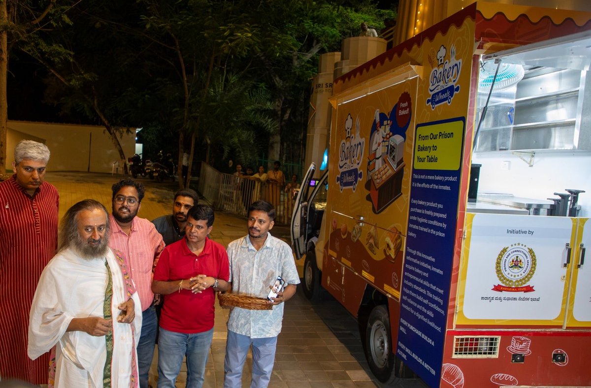 Gurudev's tweet photo. The @ArtofLiving Prison Program now provides a new means of livelihood for inmates through its Prison Bakery Project, offered in Bengaluru through a collaboration between @SriSriRDP, @HCL_Foundation, and the Government of Karnataka. Inner peace with outer dynamism! https://t.co/4o0poNUwo2