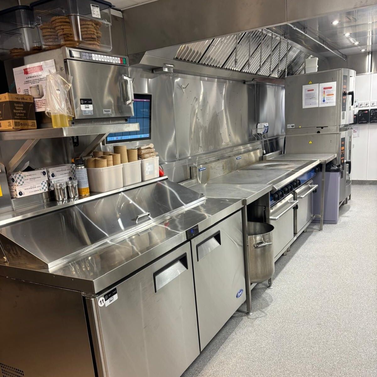 Dawnvale's tweet photo. Hickory’s Bold Heath Complete!

We are proud to have completed another bespoke commercial kitchen for Hickory’s Smokehouse, this time at their brand-new Bold Heath location.

Good luck to the whole Hickory’s team when they open on Friday, the 18th September. https://t.co/7AwTYqBzXc