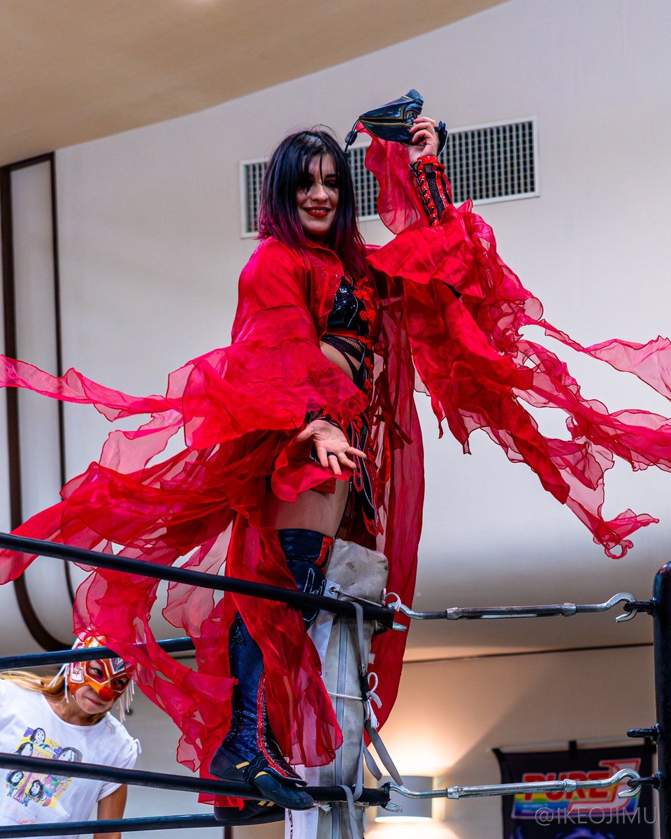 Frajagator's tweet photo. Since my sisters Stephanie Vaquer and La Catalina are trending, why not acknowledge more talented chilean wrestlers? Here are four that every major promotion should keep an eye on: Zatara, Sara Phoenix, AKARI and Roma https://t.co/Dl1BIEvdMz