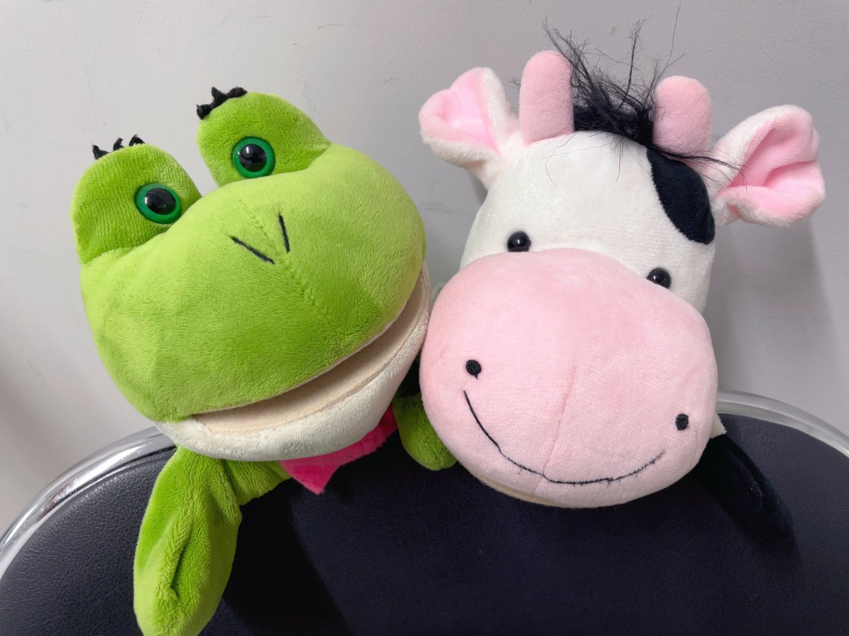 kerokeroproduce's tweet photo. 【 差し入れサービス🐸🎁✨ 】

#魔法のマジアワ
差し入れサービスの商品が
稽古場に届き始めております🎉

あたたかい応援のお気持ち、本当にありがとうございます！

皆様からの差し入れが届きましたら【お礼ふだ】を作成し、SNSにてご紹介させていただきます🐸✨

お礼ふだは稽古場・劇場に掲示し、千秋楽までさらにがんばるパワーにします！🔥

ご注文はこちら🐸🎁✨
https://t.co/2qtSGL6q1A

HP🐮🐰🎟️
https://t.co/cPet1OHtfP 

【カエルからのひとけろ】

熱いけいこで
アイス2こたべちゃったけろ〜