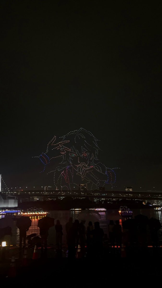 oricon_anime_'s tweet photo. 「ヒプマイ」寂雷先生がお台場の夜空に…
大型ドローンショー開催中
⠀
登場キャラはディビジョンリーダー
山田一郎、碧棺左馬刻、飴村乱数、神宮寺寂雷、白膠木簓、波羅夷空却
⠀
『ODAIBA DRONE SHOW 2026』
第2期日程：18日(金)〜22日(火・祝)
時間：19時～／21時～ #odaibadrone 
※日により公演時間が異なります