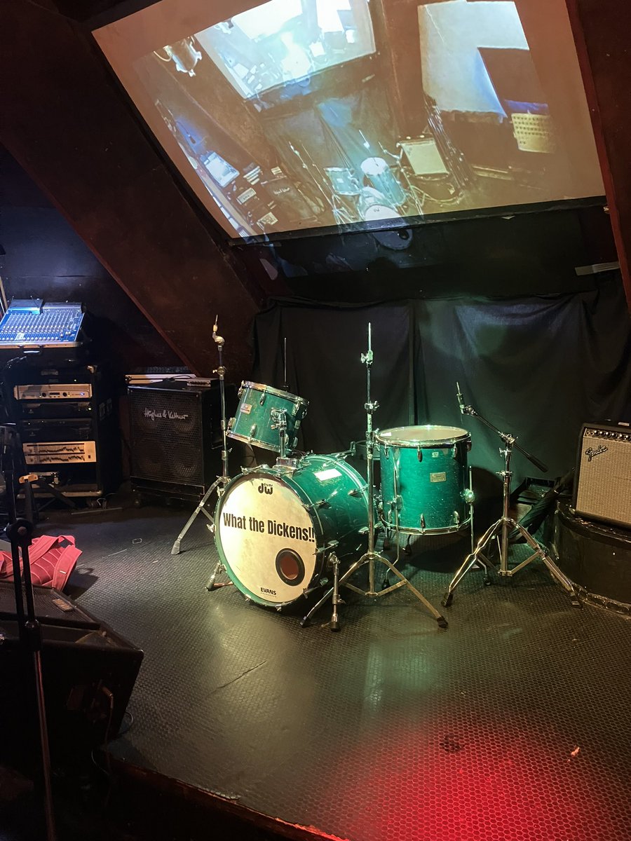 Reversehead_T2's tweet photo. 昨日は恵比寿What The  DickensにてFAT ROCKETSのライブ。
Blues Implosionさんとの2マン。
持ち曲10曲全てぶっ放しました。
雰囲気の良いブリティッシュパブで、演奏���とき踊って下さる方がいたりアンコールいただく等、凄く盛り上がったし楽しいライブになりました🇬🇧

みおさん撮影ありがとう🙋 https://t.co/Koso5e8JYb