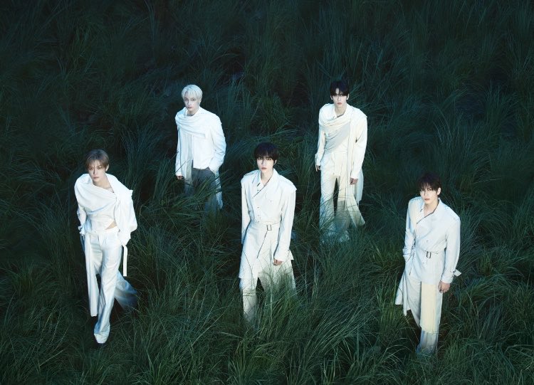 L0VELYBEOMIE's tweet photo. they literally look like five angels who came down to earth https://t.co/QnE04PqqBs