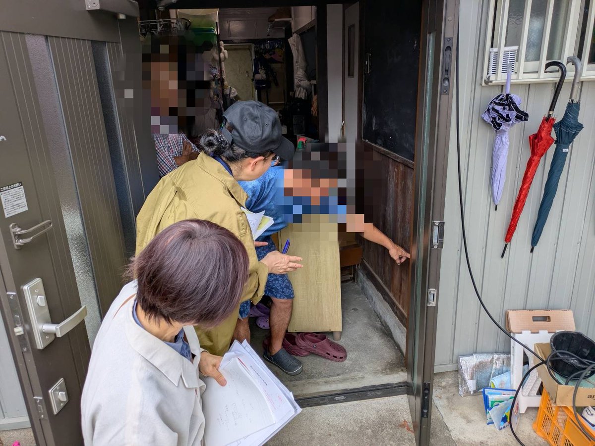motomura_nobuko's tweet photo. 名古屋市守山区のくれまつ順子さんとＳさんと一緒に、大雨で浸水被害にあった地域の皆様にお見舞いを申し上げると同時に
災害救援法の制度、浸水被害認定について、住宅の応急修理についてご案内し、ご要望を伺いました。
「住宅の応急修理」制度は、本日9月14日より名古屋市役所西庁舎5階住宅企画課で、受付が開始されています。
名古屋市｢住宅の応急修理｣リンク先
https://t.co/0Ld8MonccF

｢住宅の応急修理｣のことはなかなか知られておらず、お知らせすると利用を検討される被災者の方々もおられました。

働いている人がいない時間帯の大雨で、
一階建ての住宅に高齢者だけが残され、命の危険があったことも痛感しました。

平屋で床上浸水被害にあったため、別の場所に仮住まいされておられる方々もおられます(不便な場所の公営住宅なので、ずっと住むことは難しい)。今後の住宅支援も必要です。

国土交通省には、守山川と矢田川が交差する場所にある守山排水樋門の関係と水害との関係も調査し、安全度をあげる手だてを考えてもらわなければなりません。

また、事前に避難する場合、ペットと避難できる場所の必要性も感じました。

床下浸水の場合も消毒は必要な場合はあると思います。
まだ消毒液が届いていないお宅もありました。

引き続き、被災者支援と防災・減災に全力を尽くしていかなければと痛感しております。
#名古屋市 #守山区
#被災者支援