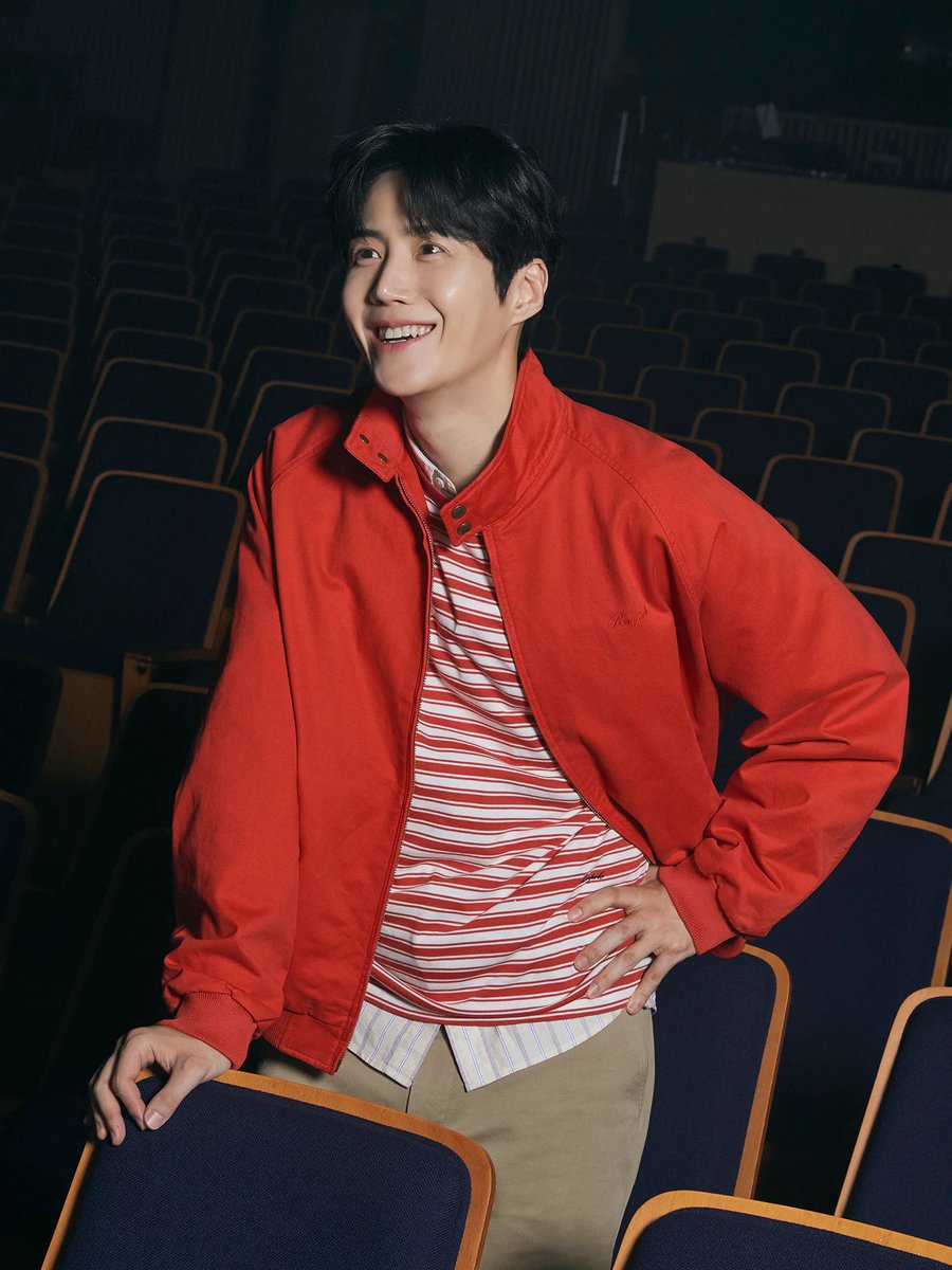 seonhoview's tweet photo. BEANPOLE MEN _ 헤리티지클럽 해링턴 재킷 - 레드 & 변형 스트라이프 라운드넥 티셔츠 - 레드
🔗 https://t.co/oBvwOhyuyv
🔗 https://t.co/qch3a7qDL1
🔗 https://t.co/5yc8MKQbyo
https://t.co/zncVoi4LjZ
https://t.co/KHXWKqkOPu
#김선호 #빈폴 #beanpole #ssfshop #2026년_화보 https://t.co/dhBHvLijgl