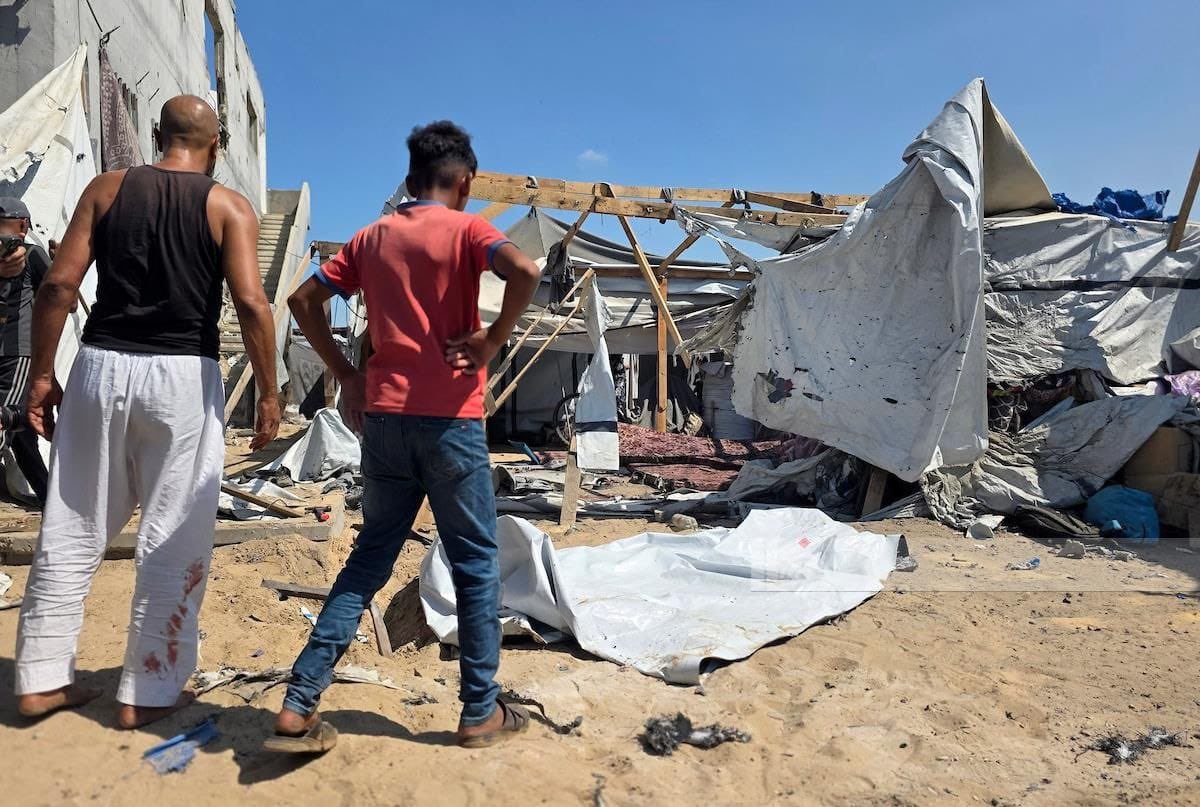 AbujomaaGaza's tweet photo. 💥Ten displaced persons have been wounded including two sustained serious injuries in Israeli bombing of a tent in Gaza City https://t.co/cwcZsz7lif
