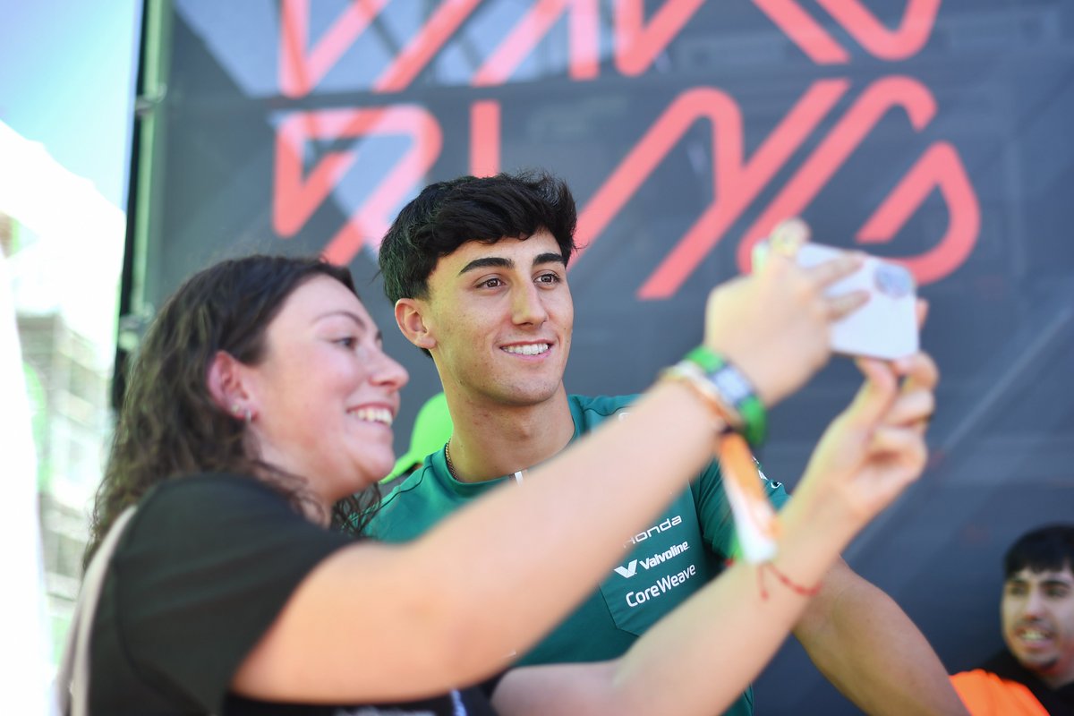 Formula2's tweet photo. This home support though 😍

You guys helped give @MariBoya64 that extra tenth at the weekend 👏

#F2 #SpanishGP https://t.co/WkfTtbJAng