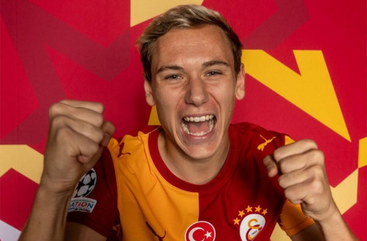 GalaParcali's tweet photo. İkisi de çok iyi niyetli ve çok mücadeleci taraftar olarak bu adamlara destek olmalıyız. https://t.co/zxWEHDtt8W