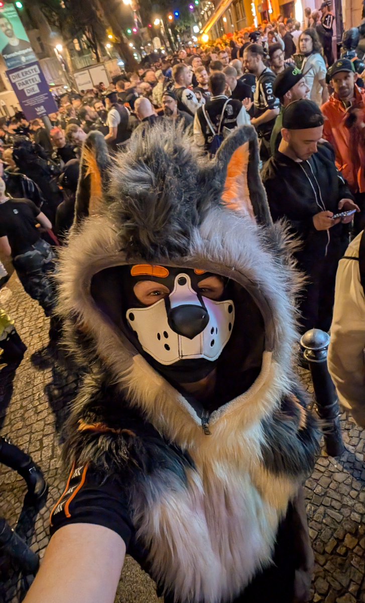 Arko_floof's tweet photo. #folsom on Sunday night already over, but still not over 😜

#fursuit #furry #fursuiting #fursona #furryfandom  #publicfursuiting #puppy https://t.co/i4jljIy7xf