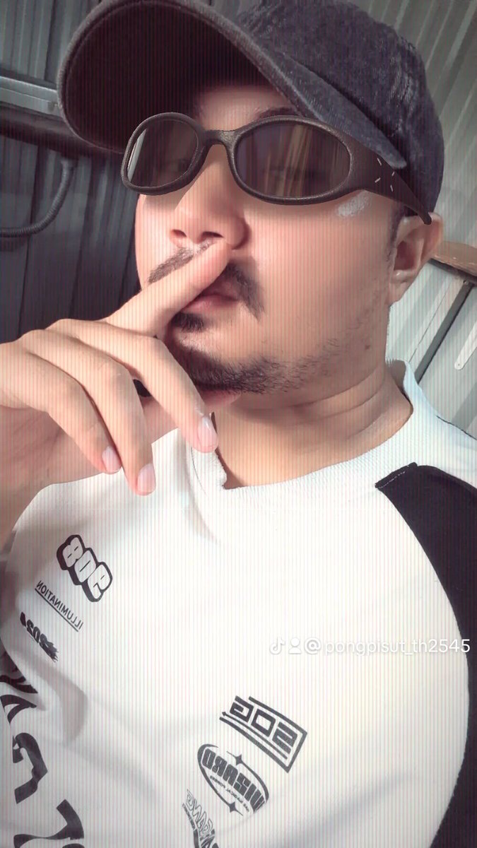 ppongpisut772's tweet photo. 🖤😎 https://t.co/l8c0MUJFID