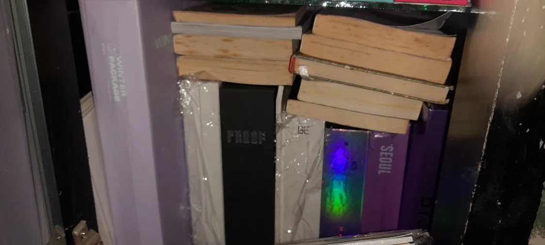 rfknrftri_'s tweet photo. Wts album bts fullset di buka pas unboxing ajaa 💜🫶🏻 https://t.co/N10Lv4Vb2v