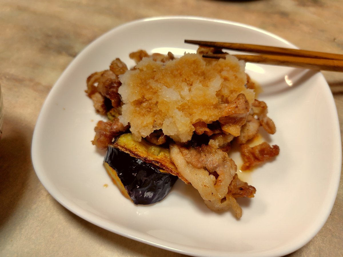 Mattya39jam's tweet photo. 今日は初めて揚げナスと豚肉のおろしポン酢作ったわよー https://t.co/74VwZmUEep