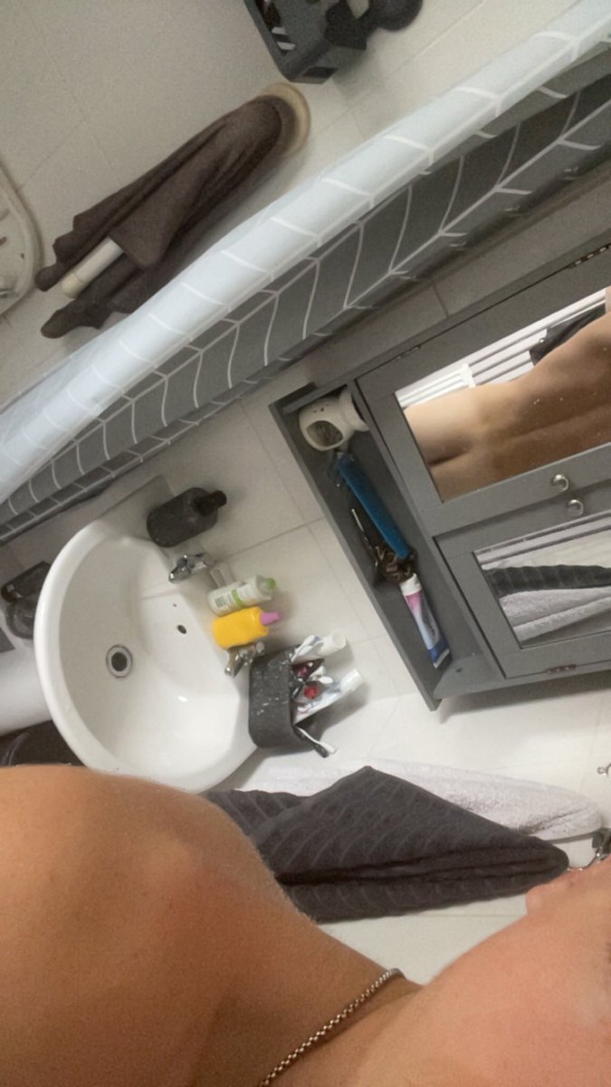 Jamessss_2010's tweet photo. Some one send me some money on a collage break need some scran https://t.co/nEqDd1YYYu