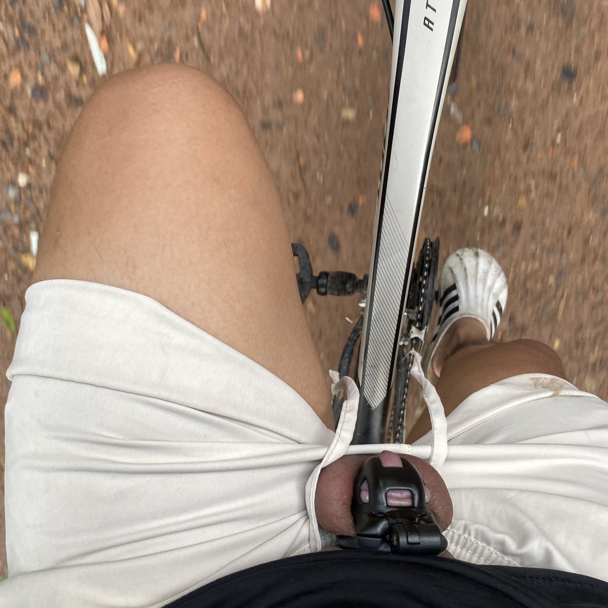 2k4Tee_locker's tweet photo. 🚲 https://t.co/h0qb15QCo5