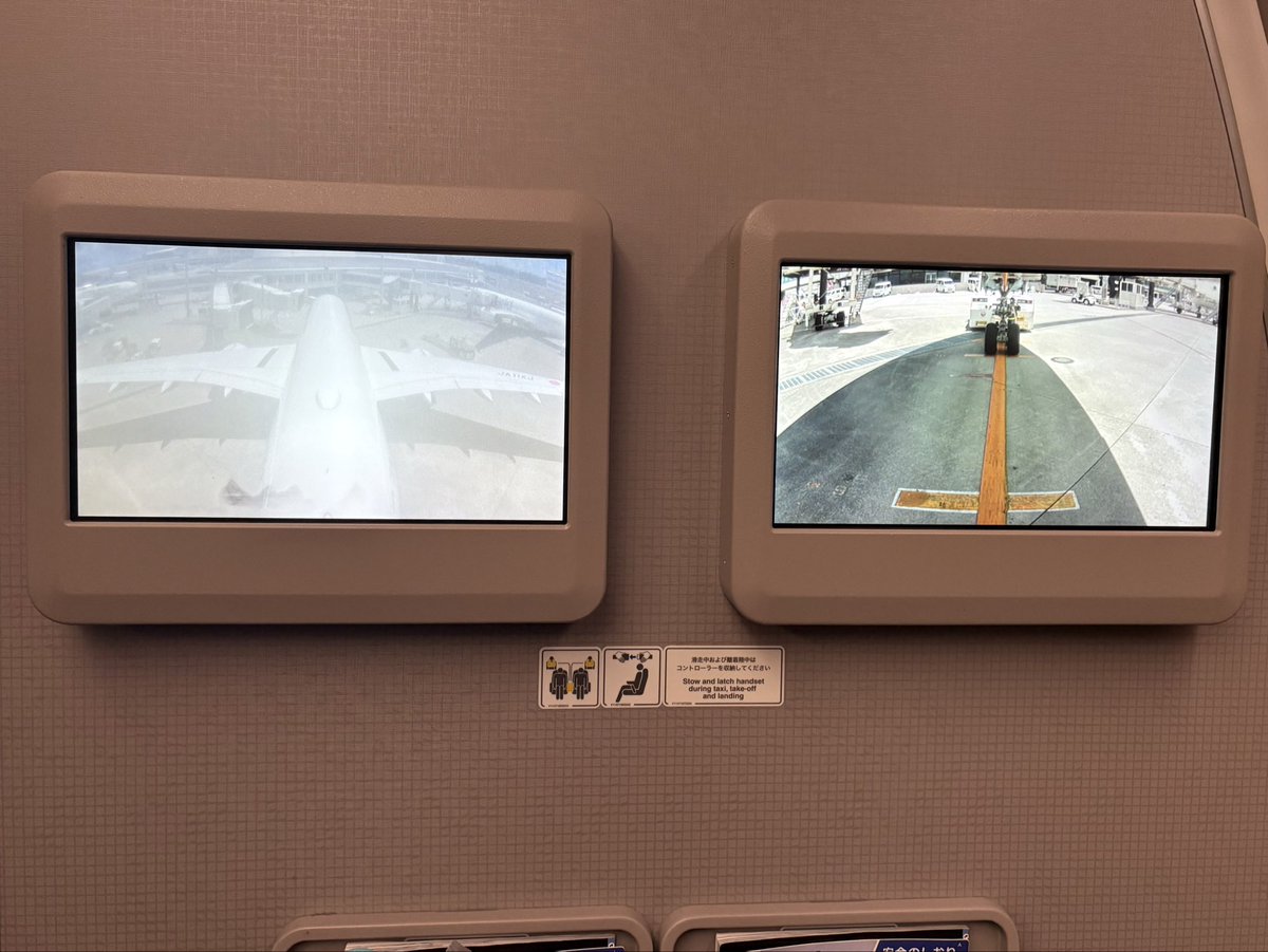 0427Charlie's tweet photo. 夏に搭乗したエアバスA350のカメラ画像。

プッシュバック前は曇っていたけど、上空ではいつも通りの綺麗な機体を写していたんだよね。

#A350 https://t.co/InohN1a5mx