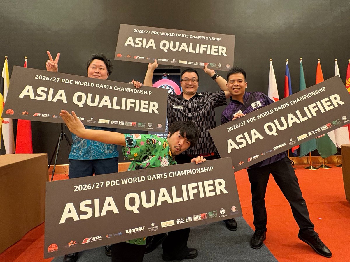 TargetDartsJP's tweet photo. 🎯 FOUR TARGET STARS ARE
HEADING TO THE WORLD CHAMPIONSHIP!

PDC ASIAN TOUR STAGE 25–28、そしてPDC ASIAN CHAMPIONSHIPで、#TeamTarget の選手たちが躍動🔥

🏆 ASIAN TOUR STAGE 27では
Mathew Lee選手が見事優勝✨

さらにPDC Asian Tour Order of Meritで
TOP5入りを果たした

🇭🇰 Mathew Lee
🇯🇵  村松 治樹
🇯🇵  酒井 素

上記3選手が、PDC World Darts Championshipへの出場権を獲得しました👏

そして本日行われたPDC Asian Championshipでは、マカオのCheng Kam Weng選手が決勝へ進出！
ファイナリストに与えられるWorld Darts Championshipへの出場権を獲得しました👏

#TeamTarget から4名が、世界最高峰の舞台へ。

Congratulations, Mathew, Haruki, Motomu and Cheng!
See you on the biggest stage! 🎯🔥

#PDCAsianTour
#PDCAsianChampionship
#WorldDartsChampionship
#TeamTarget #TargetDartsJapan