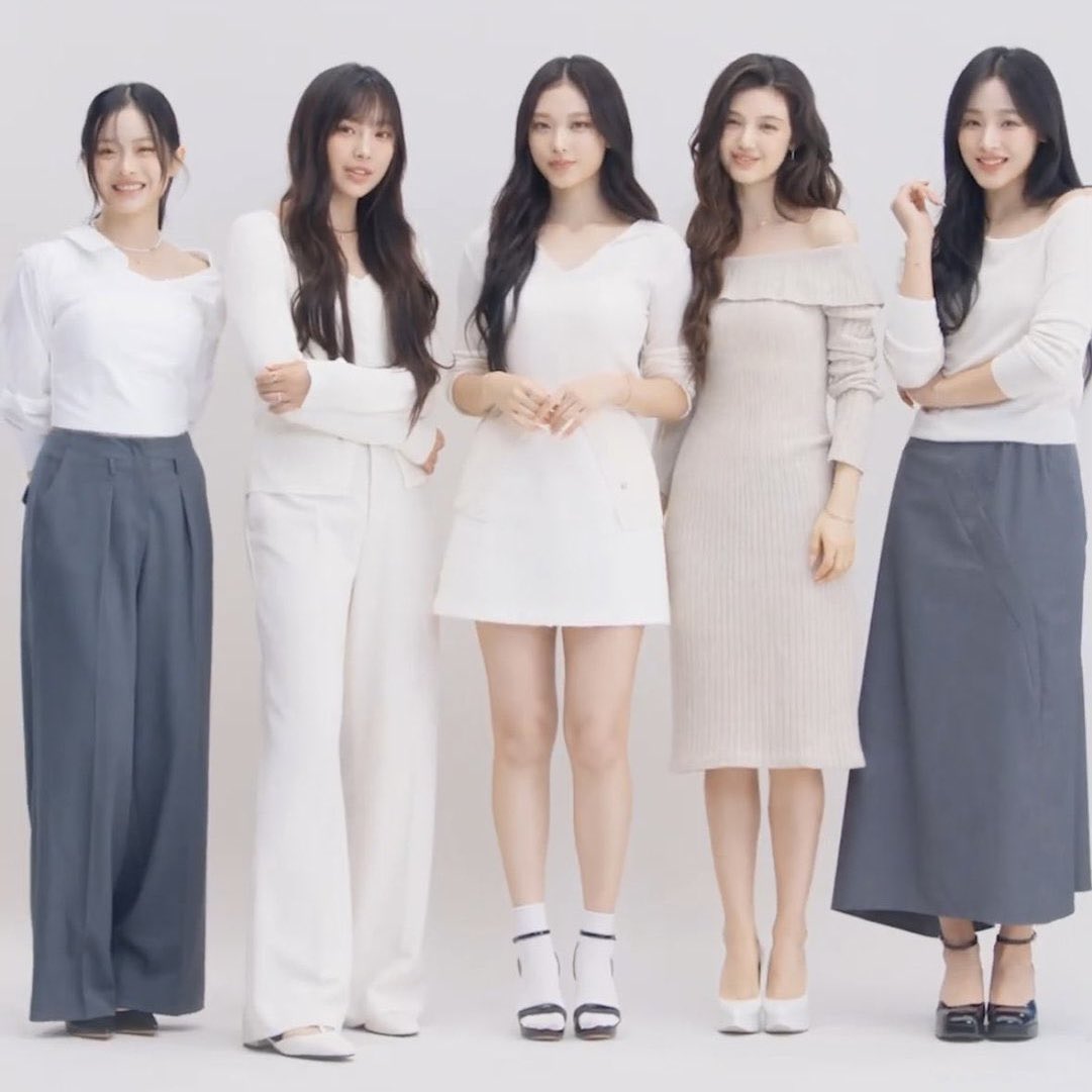 minnim57's tweet photo. 왤케 다들 선생님처럼 나왓지
음악           국어            과학             영어            학주 https://t.co/aHjZwdDtwO