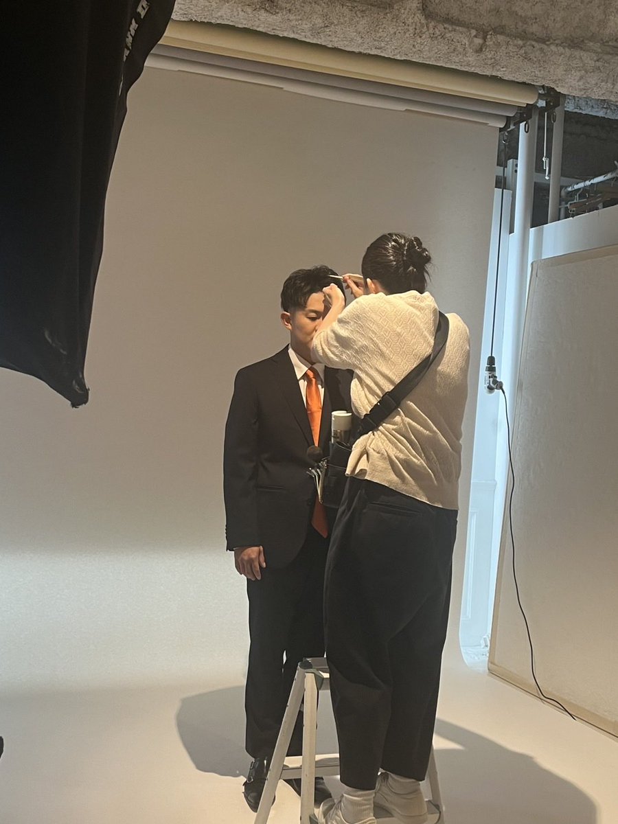 takuya_sansei's tweet photo. 昨日は、のぼりやチラシなどに使用する写真の撮影に行ってきました📸

ヘアセットからメイクまでしていただき、普段とは全く違う一日に😂

本格的な撮影で少し緊張しましたが、たくさん撮っていただきました！
仕上がりが楽しみです。

これから活動の様子もどんどん発信していきます！ https://t.co/qHQvTZyJLT