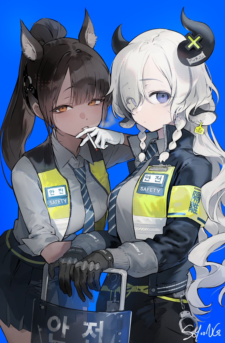 rr_ronron's tweet photo. 「ちょっと怪しげな警官のお姉さん達」 https://t.co/mfFiYbomnm