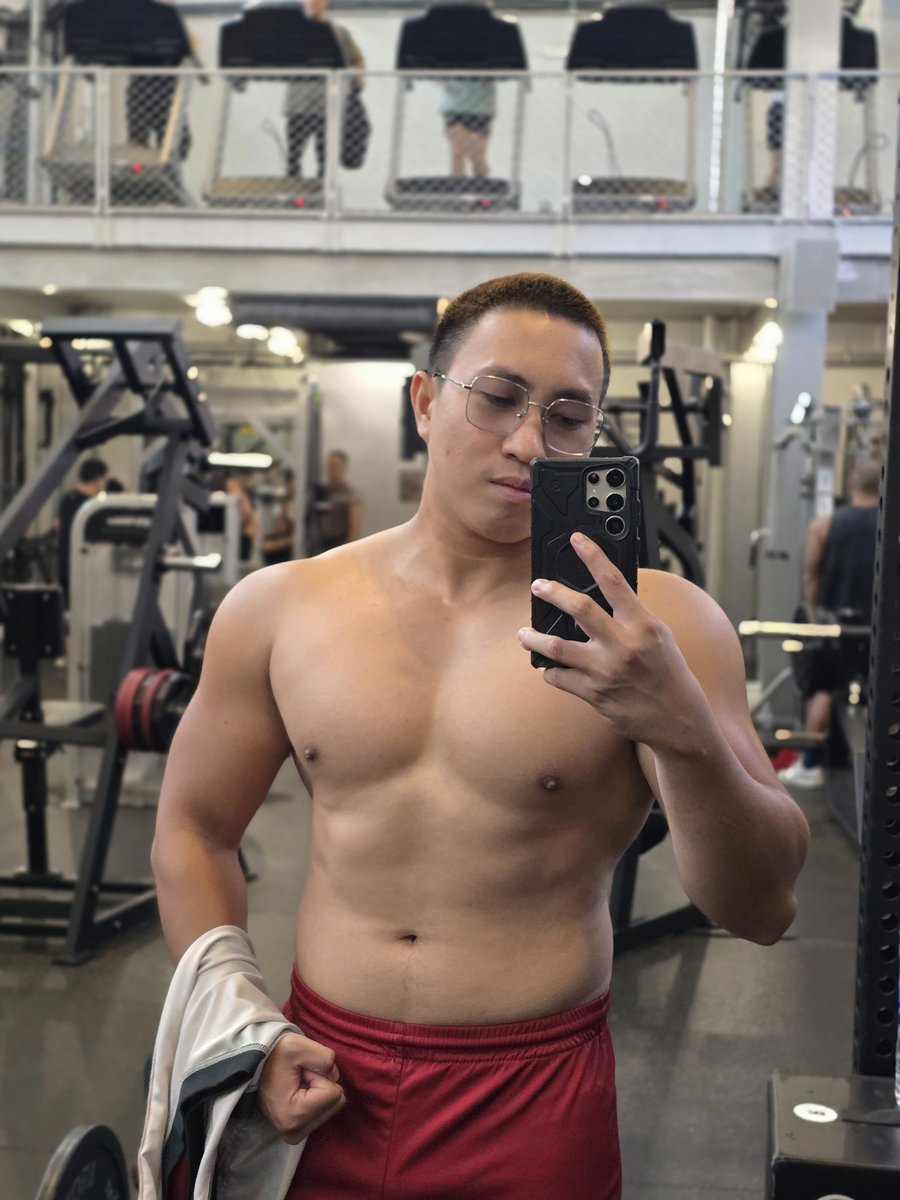 buddy_gs's tweet photo. Chest Day Pump 💪🏻🐻 https://t.co/dUEZ0i2yED