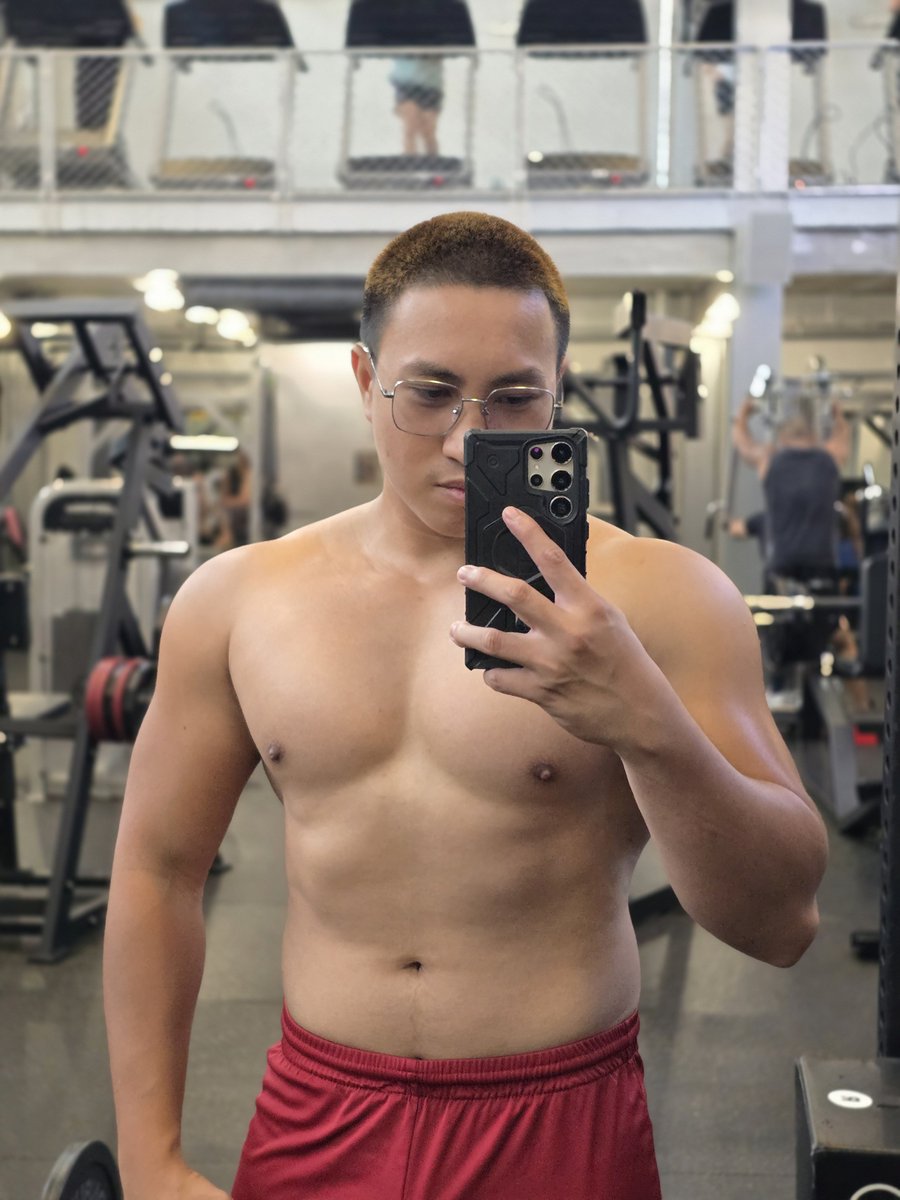 buddy_gs's tweet photo. Chest Day Pump 💪🏻🐻 https://t.co/dUEZ0i2yED