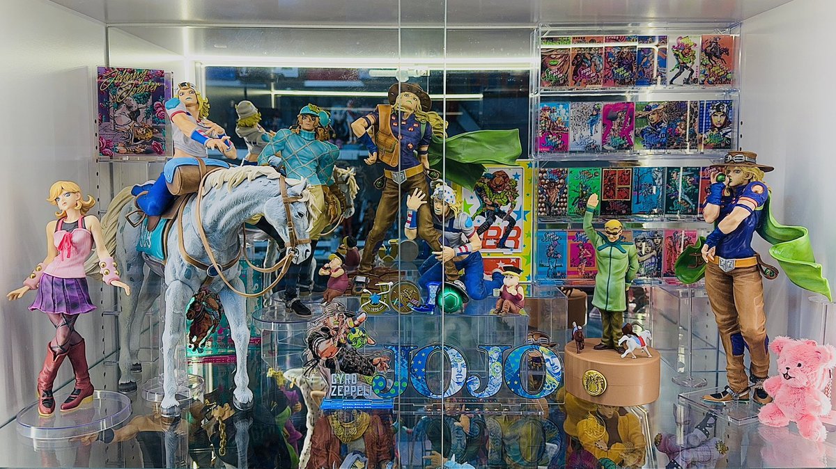Ryo_figure_72's tweet photo. 昨日ジョジョキャラバンで購入したグッズで
ディスプレイし直しました！

コミックスカバーのアクリルスタンドが
凄くイイ感じに収まって🙆‍♂️

7部も最高！！

#ジョジョ
#一番くじ
#フィギュア愛でる部
#フィギュア倶楽部 https://t.co/jEoseG0mGp