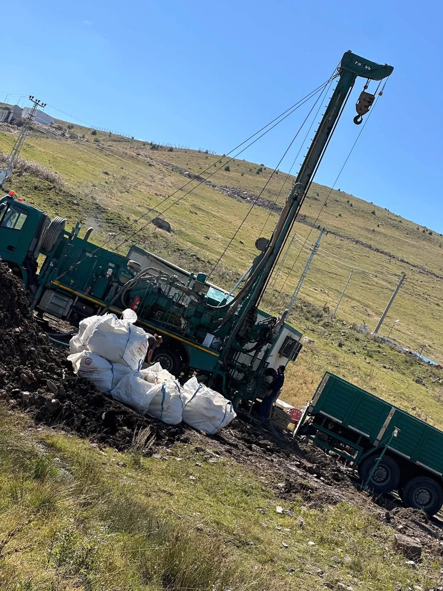kaankoc75's tweet photo. 📍GÖLE

Göle ilçemizin içme suyu sorununa kalıcı çözüm üretmek amacıyla, talebimiz doğrultusunda DSİ tarafından sondaj çalışmaları başlamıştır..

Hemşehrilerimizin sağlıklı, güvenli ve kesintisiz içme suyuna kavuşması için attığımız bu adımla, Göle’mizin önemli bir sorununu daha çözüme kavuşturacağız.

Başta Tarım ve Orman Bakanımız Sayın İbrahim Yumaklı olmak üzere DSİ Genel Müdürlüğümüze ve sahada görev yapan tüm ekiplerimize teşekkür ediyorum.