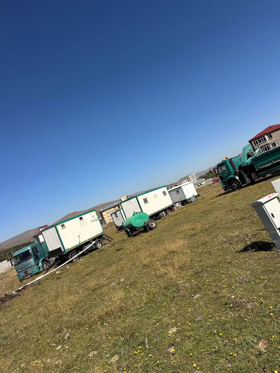 kaankoc75's tweet photo. 📍GÖLE

Göle ilçemizin içme suyu sorununa kalıcı çözüm üretmek amacıyla, talebimiz doğrultusunda DSİ tarafından sondaj çalışmaları başlamıştır..

Hemşehrilerimizin sağlıklı, güvenli ve kesintisiz içme suyuna kavuşması için attığımız bu adımla, Göle’mizin önemli bir sorununu daha çözüme kavuşturacağız.

Başta Tarım ve Orman Bakanımız Sayın İbrahim Yumaklı olmak üzere DSİ Genel Müdürlüğümüze ve sahada görev yapan tüm ekiplerimize teşekkür ediyorum.