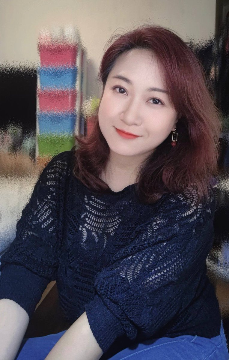 Stoff_L's tweet photo. 左边想被偏爱，右边想被盯着看，你喜欢我戴眼镜还是不戴？ https://t.co/NKapAGjEme