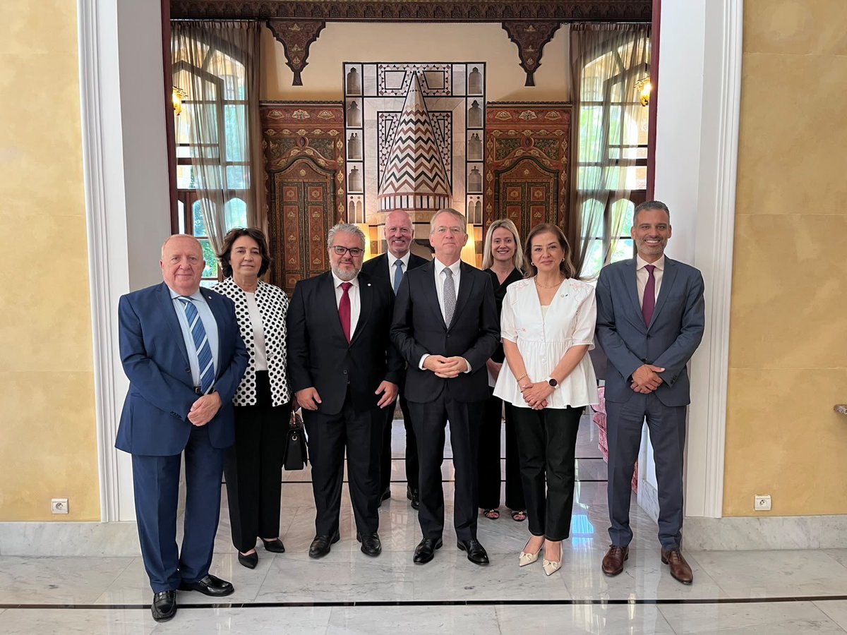 Patrick_Durel's tweet photo. Dialogue précieux avec les Conseillers des Français de l’Etranger au 🇱🇧 sur les préoccupations de nos compatriotes: sécurité, francophonie, enseignement, bourses.

À l’écoute de nos élus que je remercie &amp; pleinement mobilisé avec le @ConsulatFRLiban au service de la communauté 🇫🇷 https://t.co/DNw9yjAYIx