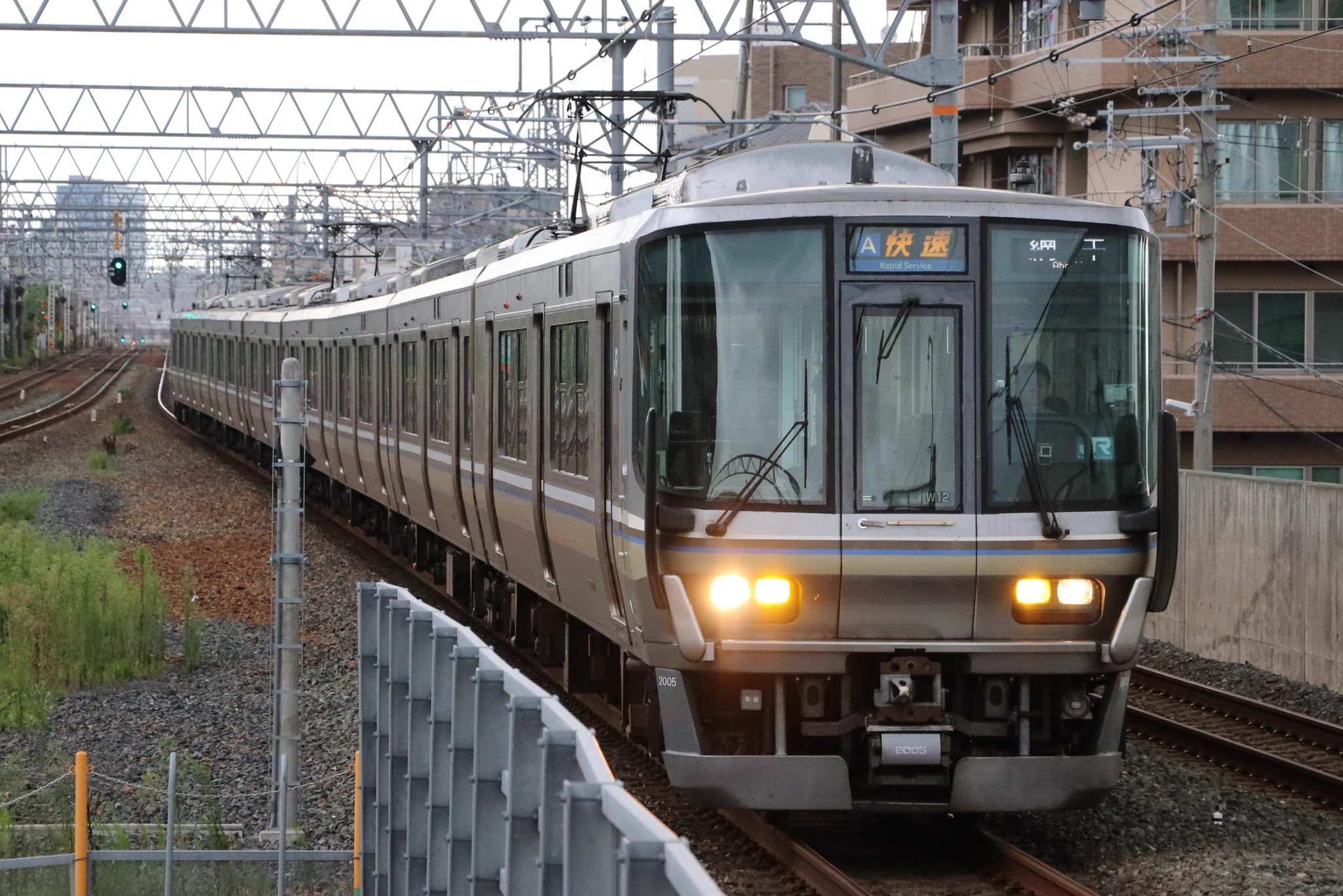 上野東京ライン 高槻行き on X: 