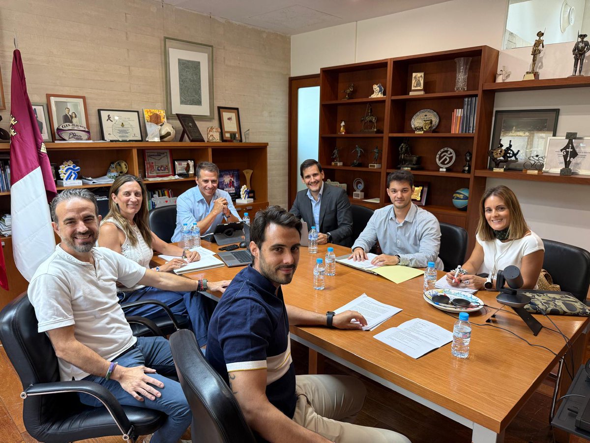 _CECAM's tweet photo. La Federación Empresarial de Servicios y Actividades Deportivas de Castilla-La Mancha (FESAD) y la Dirección General de Deportes abordan también medidas para impulsar la actividad física y el tejido empresarial deportivo en el medio rural.

🔗 https://t.co/DmDPQHzGJC https://t.co/J1OL2yxMBU