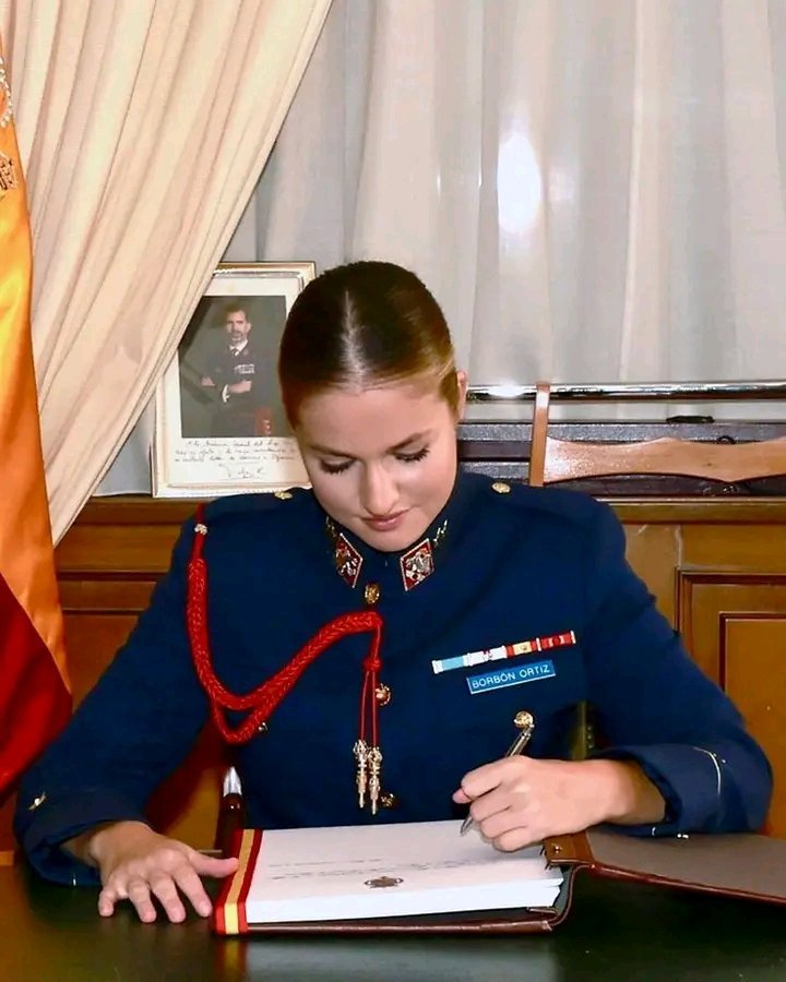 princessLesbs1's tweet photo. Am the future king in Spain
If you want to marry me please send me a direct message https://t.co/sCCJZs7tDg