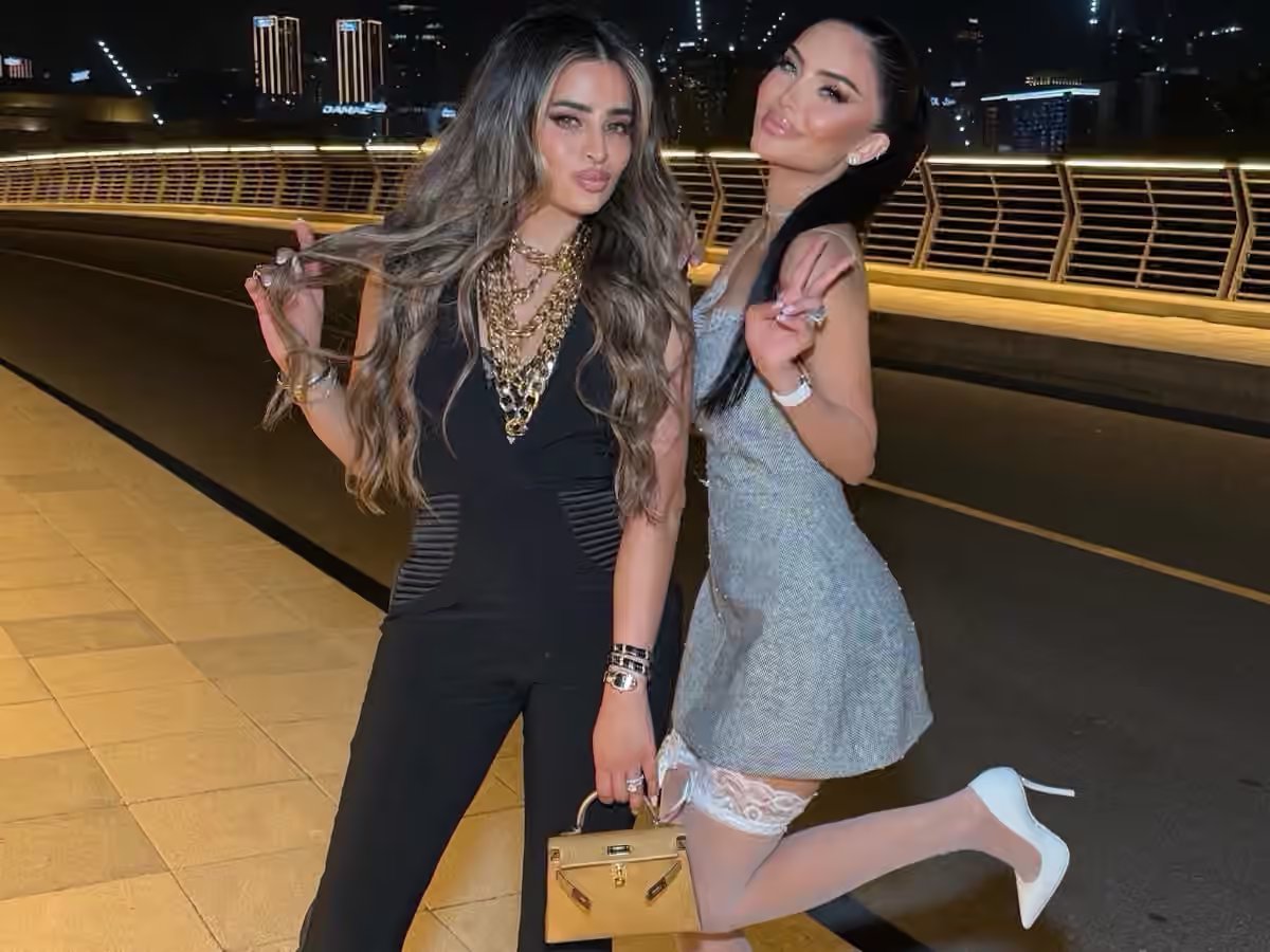 Arabianfeature's tweet photo. Faryal Makhdoom, Safa Siddiqui &amp; Their Glamazon Nightout

Faryal Makhdoom and Safa Siddiqui recently captured attention with their stylish Glamazon nightout, showcasing luxury fashion, confidence, and modern glamour. 

READ MORE 

https://t.co/46C470vvh9 https://t.co/eimUNGgN4C