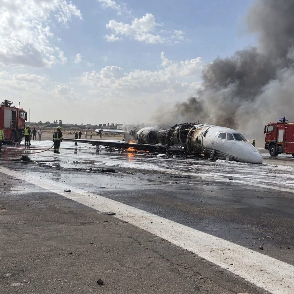 bosunatiklama's tweet photo. İş insanı Hamdi Akın'a ait özel jet, Libya'da parçalandı.

▬ Atatürk Havalimanı'ndan kalkan özel jet, Libya'da Misrata Havalimanı'na inişte kaza yaptı.

▬ Uçaktaki mürettebat kazadan sağ kurtuldu. https://t.co/et9XJIX3ZN