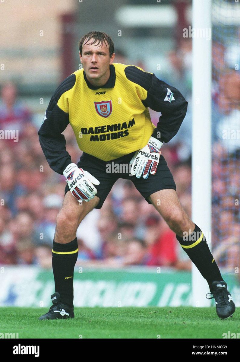 Dannys0772's tweet photo. A legend up there the Phil Parkes, a gentleman, a former player that left such a positive mark on the club still has his song ringing around grounds year after he hung up hos gloves, by supporters who were never lucky enough to witness him play
#RiPLudo https://t.co/Qr9GdUUfXD