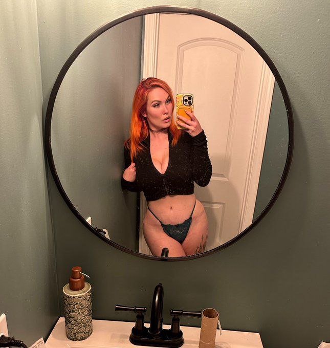 Midwestxbabexo's tweet photo. 💕 Sometimes a beautiful picture hides an even more beautiful heart. If you feel a connection, don't be shy… my DM is open. ❤️✨ https://t.co/C7zk30goP2