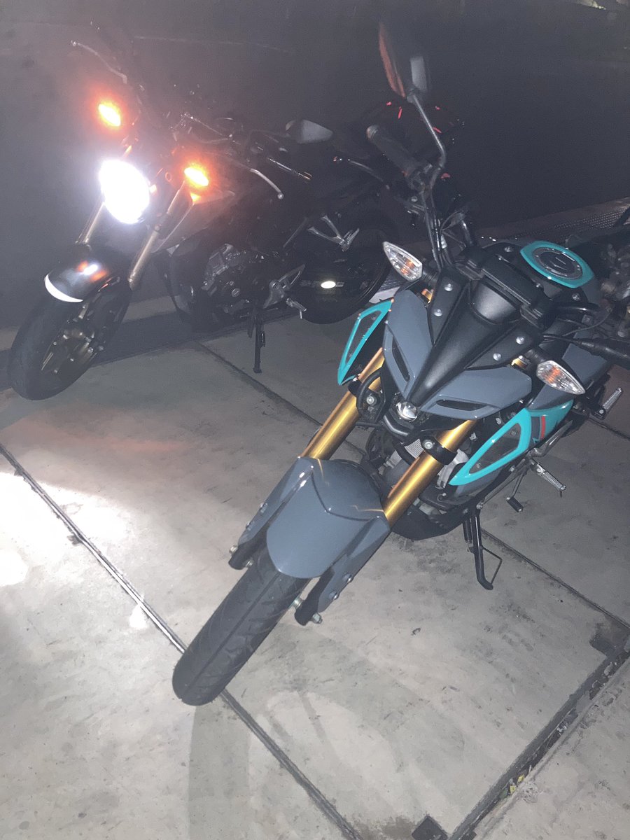 cb125rNMAX's tweet photo. 元請けさんとこの人が珍しくバイク通勤してたのでバイク交換して試乗会。
MT125ギア柔らかくてびっくりした。 https://t.co/lEN8VXGK5l