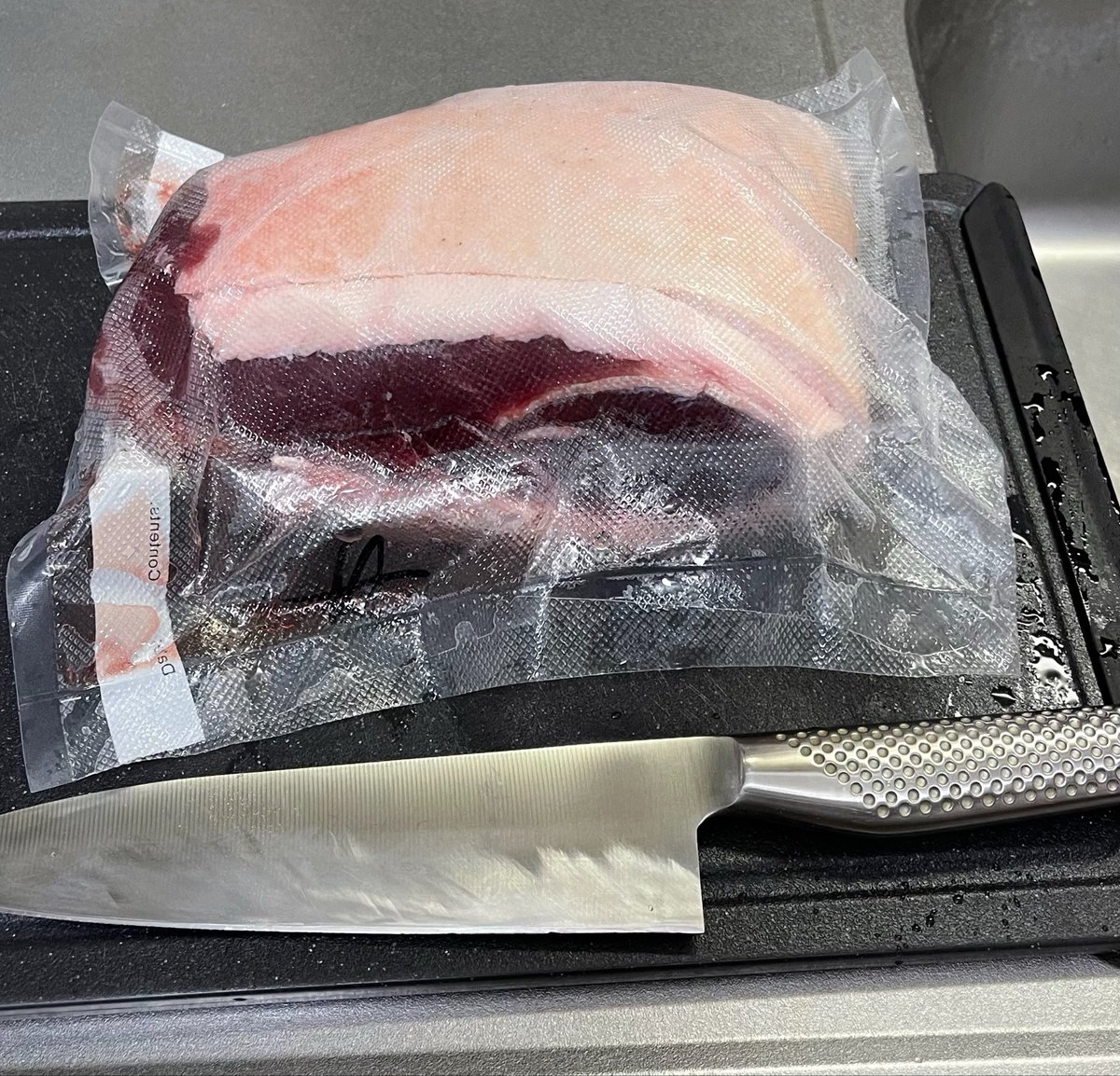 hashimoshi007's tweet photo. 大分の猟師さんにいただいた臭みが全くないイノシシ肉で角煮作ったった。(まだ1.5kgくらい冷凍庫に眠ってる…🤤)
肉も魚も人も下処理が大切なんだなー https://t.co/1OlAhwUFDW