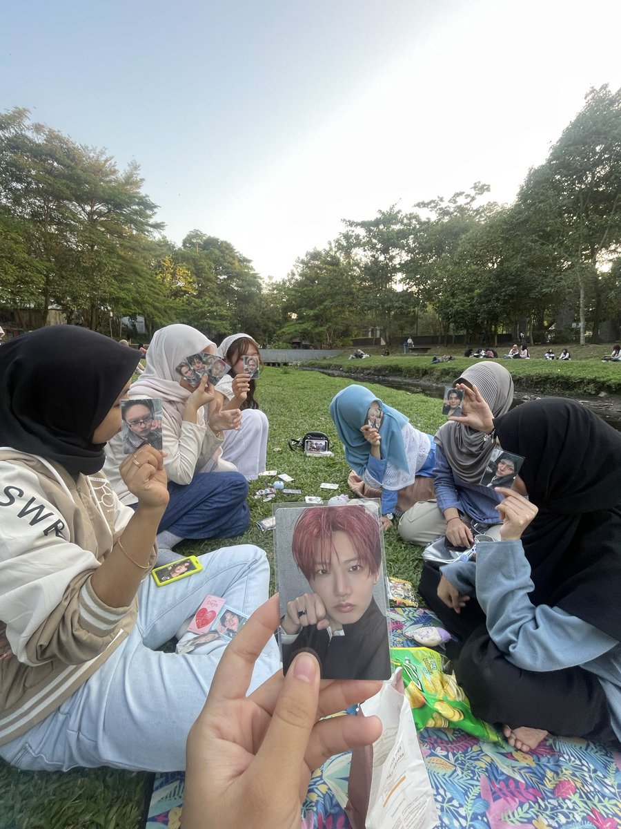 akuasahiaja's tweet photo. makasiii pcnyaa @gwenforsuk  
@hwaniee18 @dwsm24 @lyly_raa61 @ochanrean_ https://t.co/103TQsXLRu