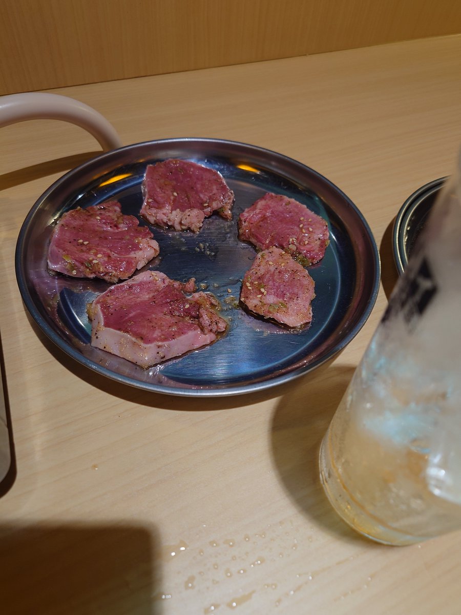 hidamaridaiko's tweet photo. 一人だったから色んな種類頼むのに日和ったけど八王子の焼肉美味しかったですの儀 https://t.co/crnVmm3PnF