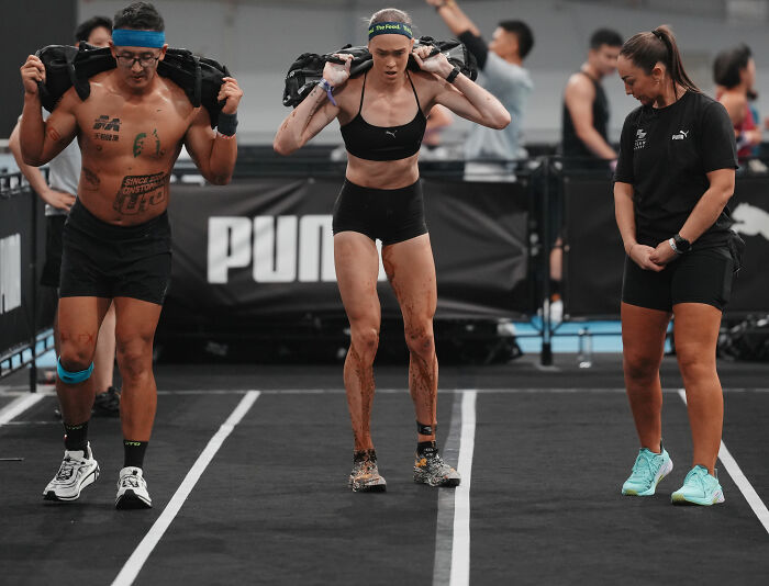 boredpanda's tweet photo. Australian athlete Joanna Wiertzyk suffered a messy bathroom mishap during a HYROX Beijing fitness race.

Footage captured her still racing and using exercise equipment with fecal matter on her body.

Fellow athletes accused her of contaminating the course and equipment. https://t.co/lHqlehLM3S