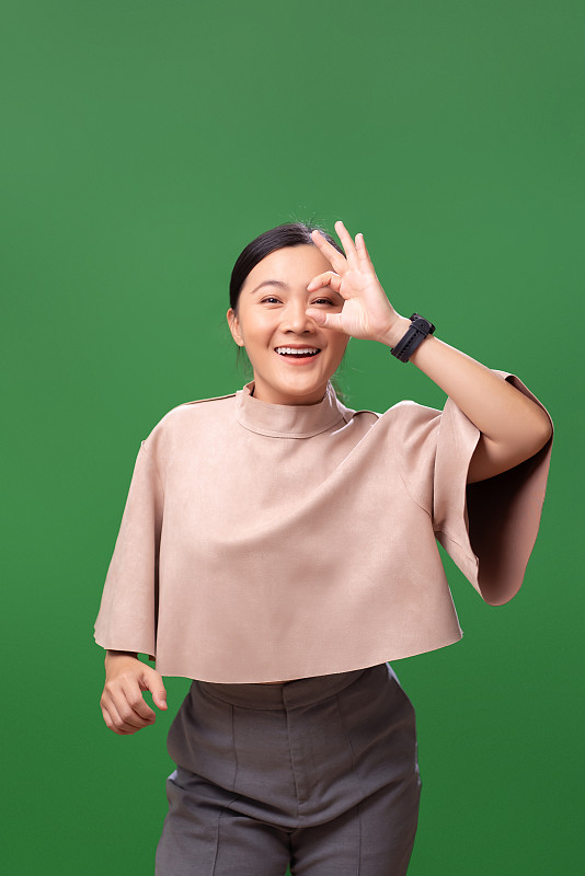 EustoliaHan8i's tweet photo. Just finished a super fun variety show recording! My face hurts from laughing nonstop and I already can’t wait for the episode to air.  #VarietyShowVibes https://t.co/TYkujFj2WG