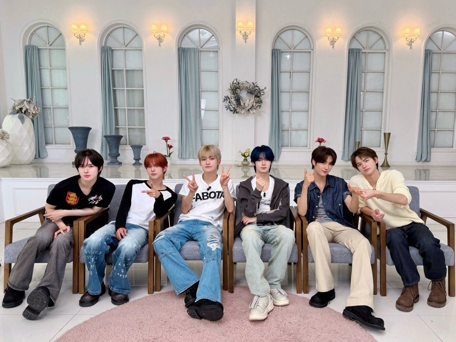 BIoomWithUs's tweet photo. ໃ ͝ ¦ ♪ https://t.co/XBsSbKjbue / ★ A sense that's never go wrong, and here's 𝑇𝑊𝑆:𝐶𝐿𝑈𝐵's 64th 에피소드 ready 'n steady for you to enjoy! 💢 More chaos to discover, a next level fun yo survive! 、 ♫ https://t.co/1wnYpHvGHJ