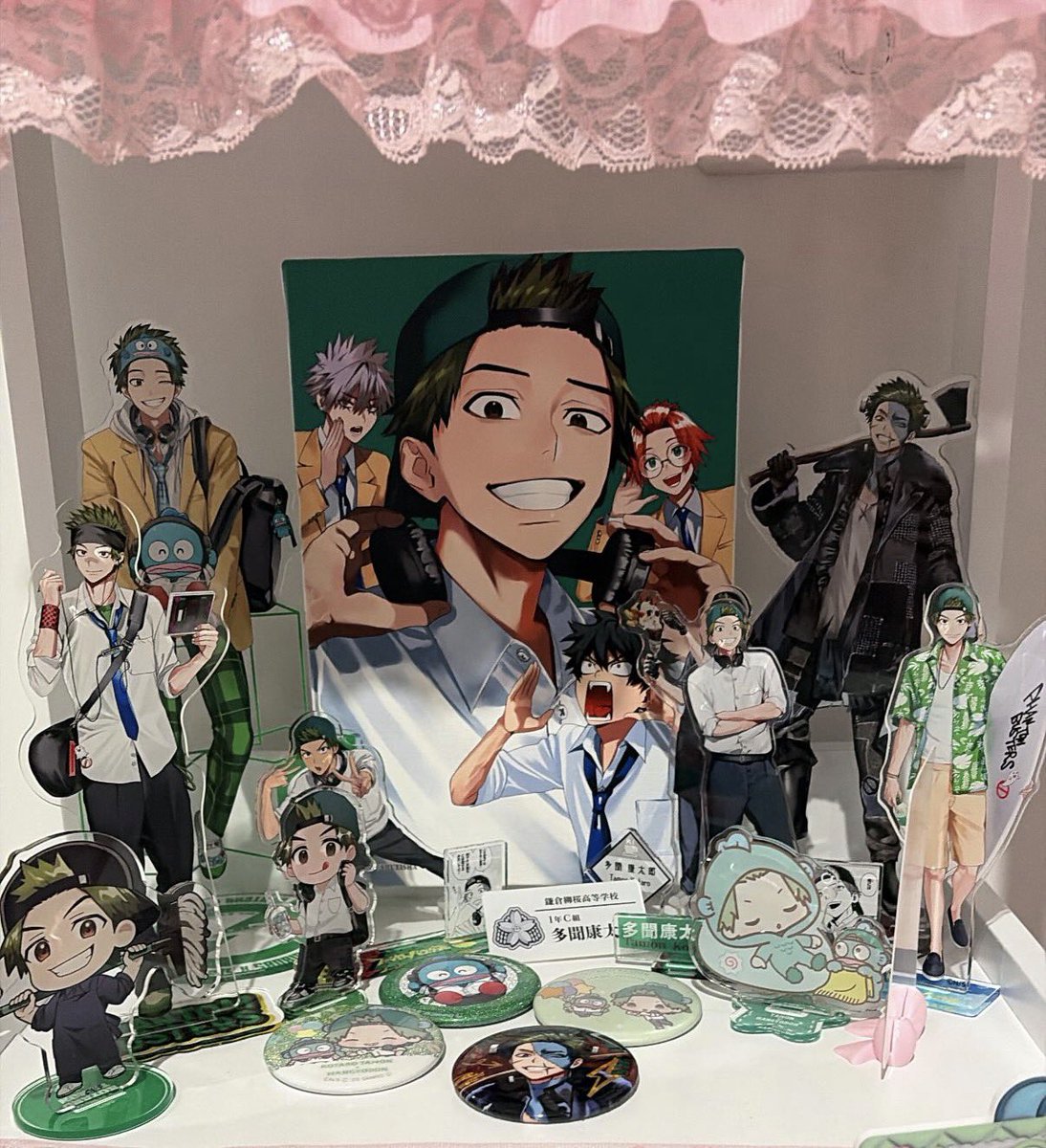 DolliestRose's tweet photo. I changed it up a bit …also got a new standee 👀 https://t.co/bXD55SH1EG