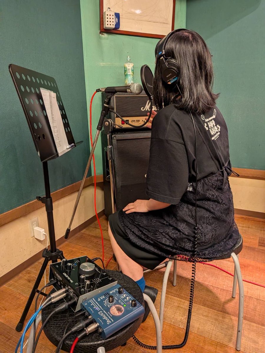 parallel_ofcl's tweet photo. 先日、オリジナル曲の初レコーディングに挑戦しました✨
ユイちゃんの徹底した歌いぷりと、私ケイのプロデュース力(？)で、とても温かく美しいサウンドに仕上がりそうです🎤

今月下旬にはオリジナル曲「少しずつ、ほどいていく」を公開予定。ぜひ楽しみにお待ちください〜👍(ケイ) https://t.co/rYrluZ1PDN