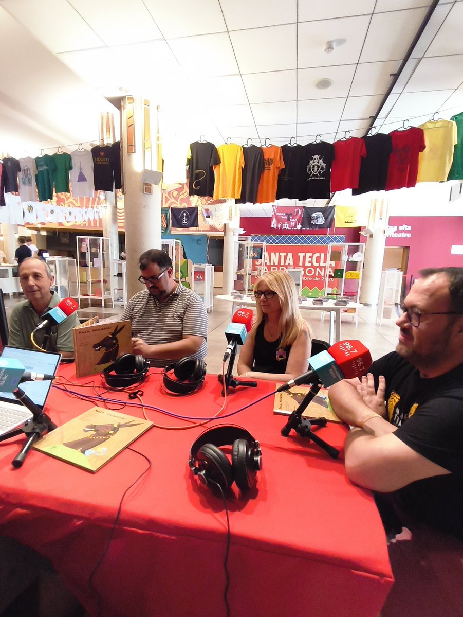 tarragonaradio's tweet photo. Els Contes del Seguici, en el seu catorzè volum, dedicat enguany a la @mulassatgn, Xala, mulassa!
Editat per l'associació d'amics de la @JoveDeTarragona i dedicat al mestre fuster Joan Salvadó Sorolla, el mític Janó, amb molta emotivitat. En parlem amb Quico Méndez, Jordi Alasà, Núria Trullàs i Octavius.
#laradiodelesfestes #santatecla2026 #xalamulassa